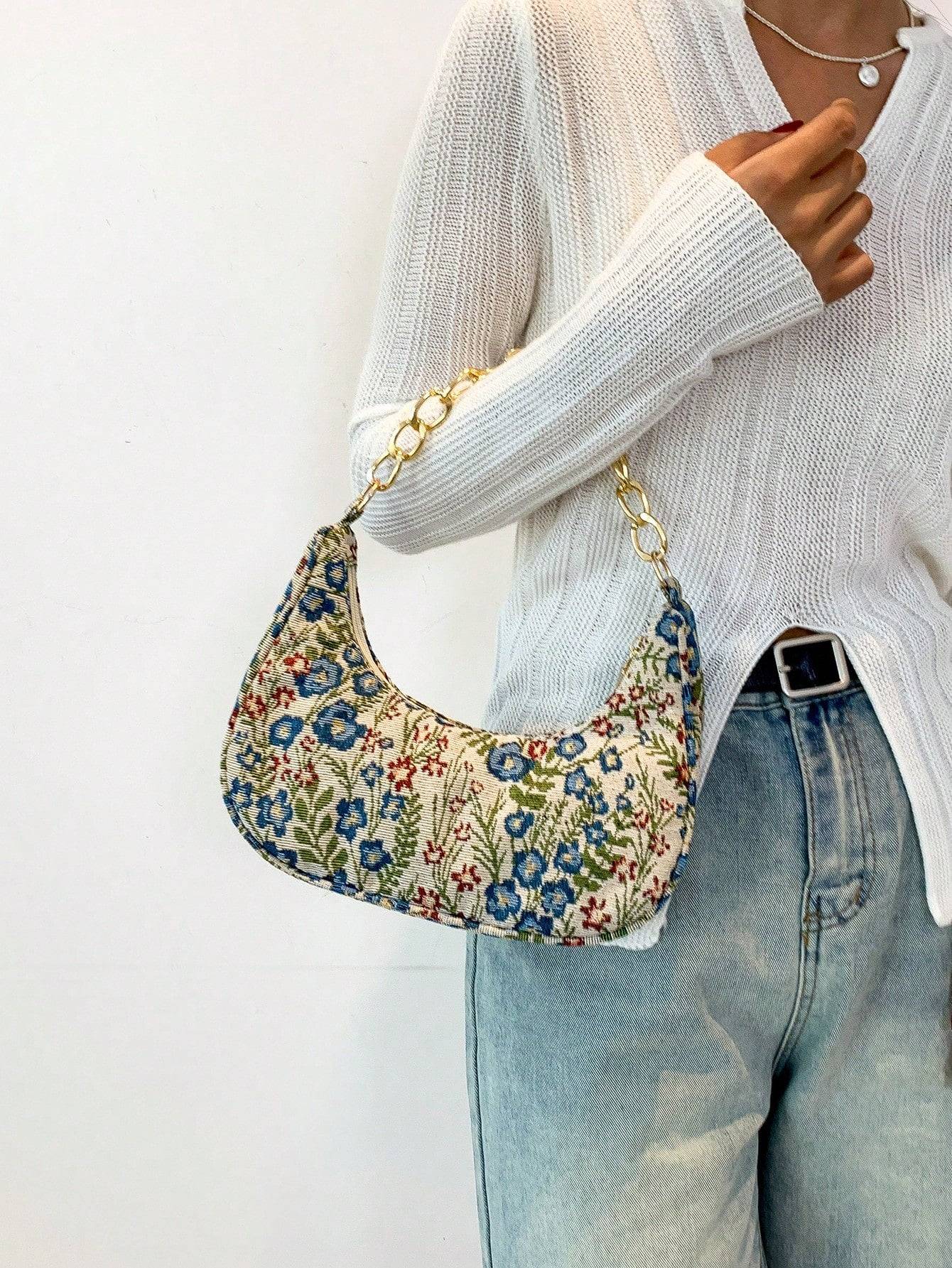 Bolso de mano con forma de media luna y flores