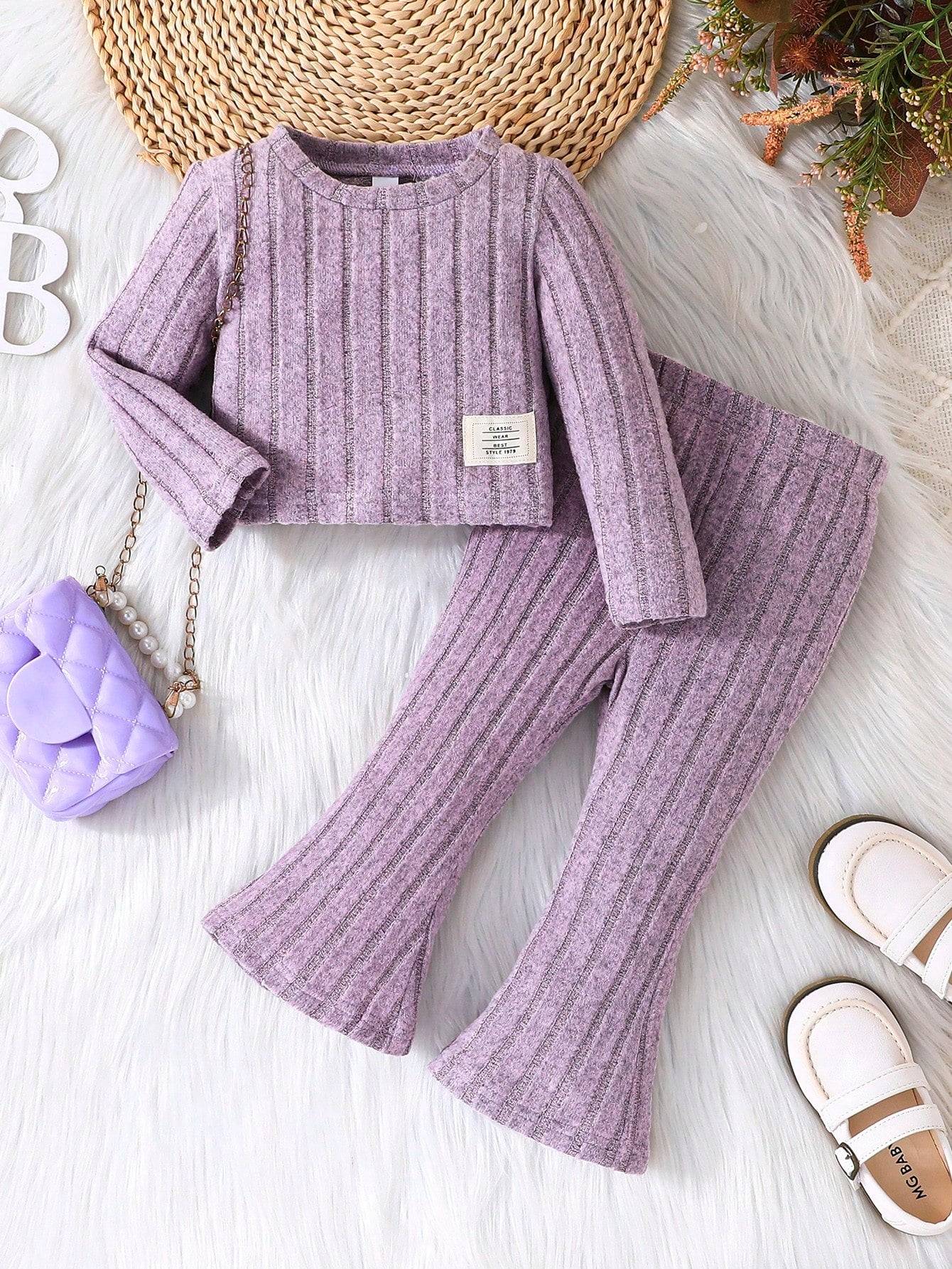 Elegante blusa de manga larga y pantalones acampanados para niñas