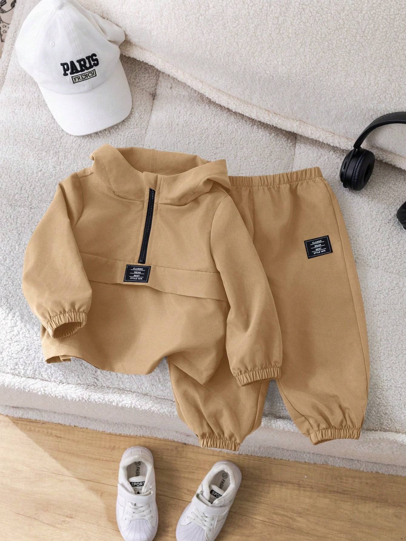 Conjunto de dos piezas con sudadera y jogger para bebé niño