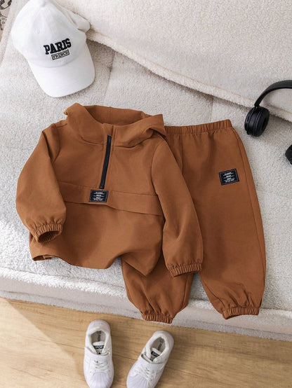 Conjunto de dos piezas con sudadera y jogger para bebé niño