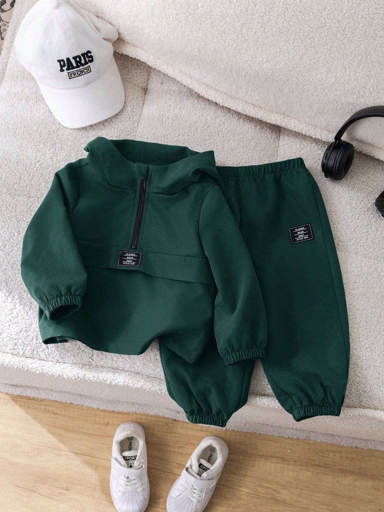 Conjunto de dos piezas con sudadera y jogger para bebé niño