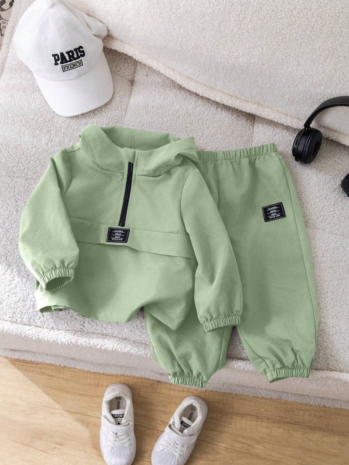 Conjunto de dos piezas con sudadera y jogger para bebé niño