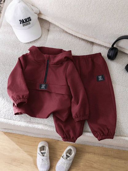 Conjunto de dos piezas con sudadera y jogger para bebé niño