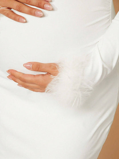 Elegante y acogedor: vestido de maternidad con escote alto