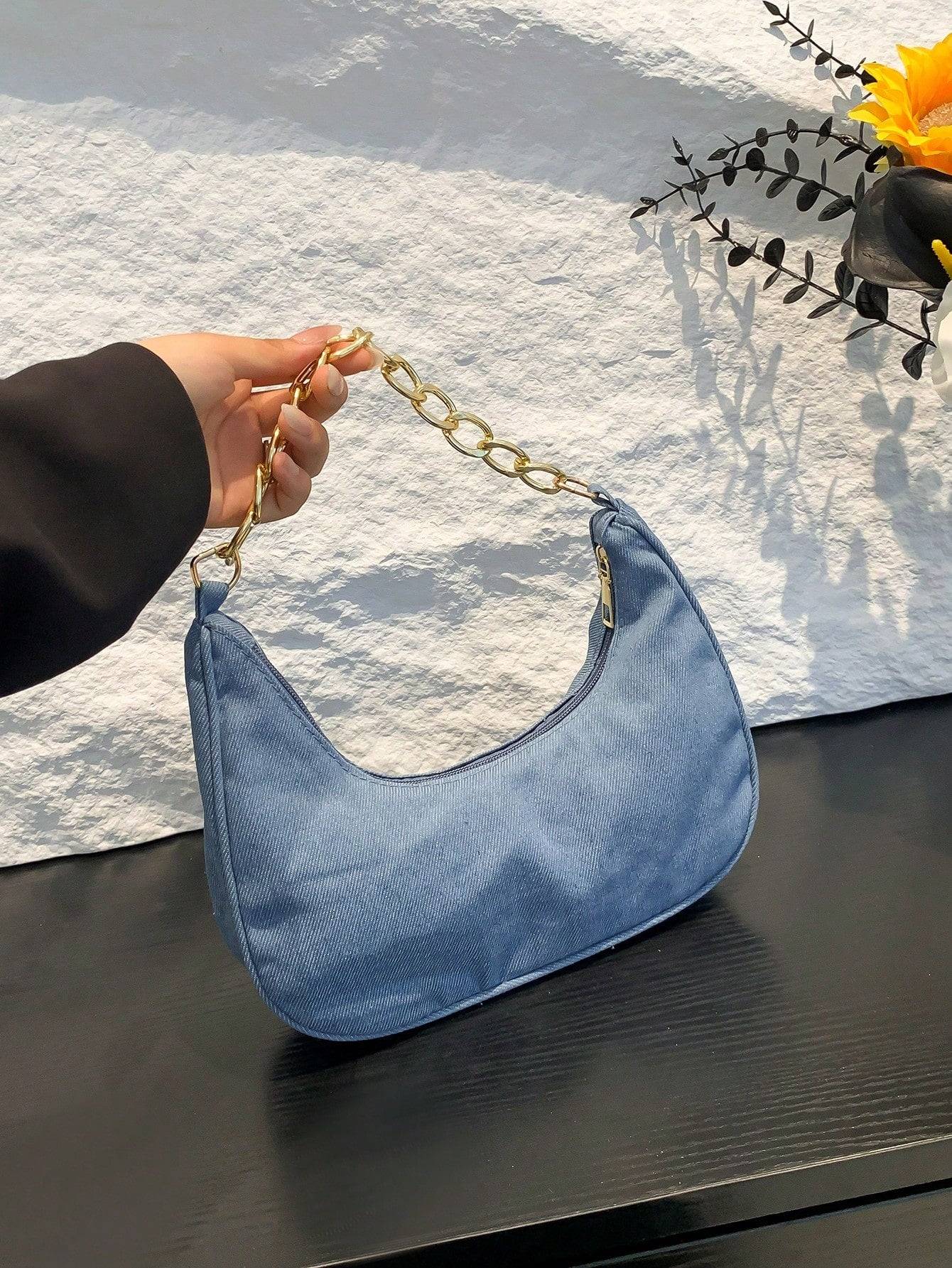 Bolso de mano con forma de media luna y flores